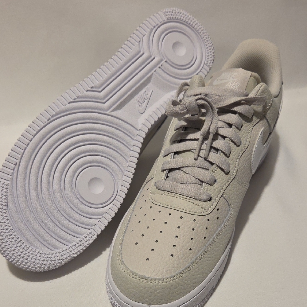 NIKE AIR FORCE 1 '07 MEN's CASUAL SHOE LIGHT BONE - WHITE AUTHENTIC NEW IN BOX - Picture 2 of 9